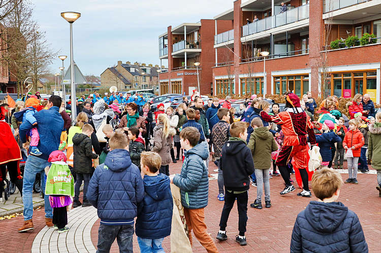 Aankomst van de Sint en zijn Zwarte Pieten in Waarder_016